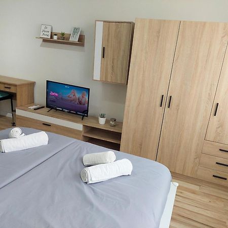 Aweshome City Apartment - 3 Bedrooms And Free Parking 德布勒森 外观 照片