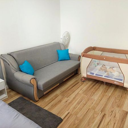 Aweshome City Apartment - 3 Bedrooms And Free Parking 德布勒森 外观 照片