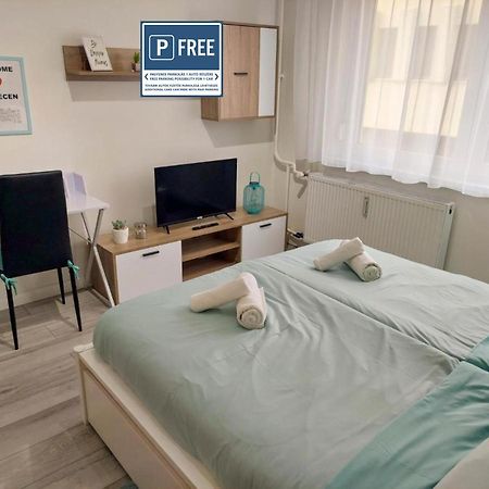 Aweshome City Apartment - 3 Bedrooms And Free Parking 德布勒森 外观 照片