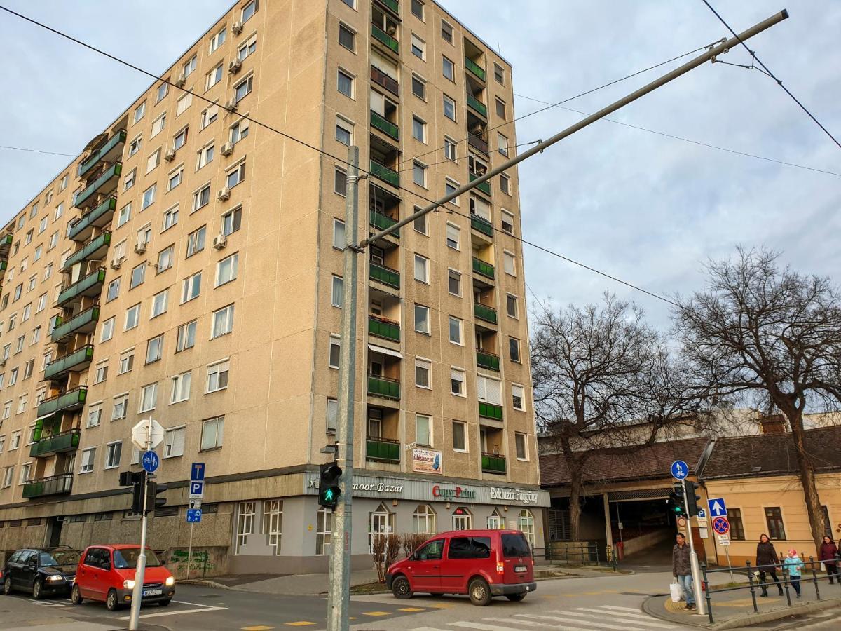 Aweshome City Apartment - 3 Bedrooms And Free Parking 德布勒森 外观 照片