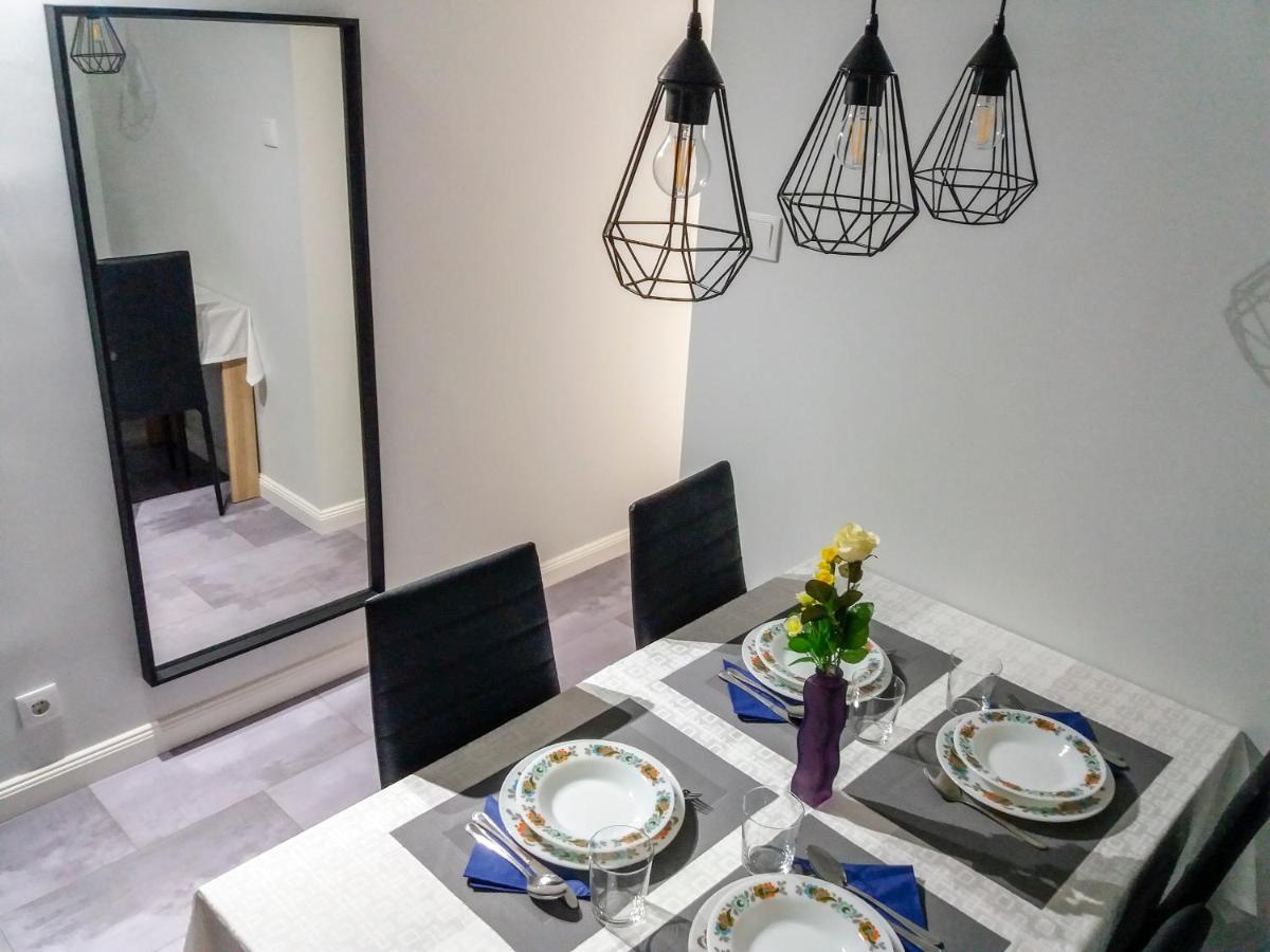 Aweshome City Apartment - 3 Bedrooms And Free Parking 德布勒森 外观 照片