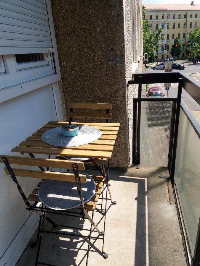 Aweshome City Apartment - 3 Bedrooms And Free Parking 德布勒森 外观 照片