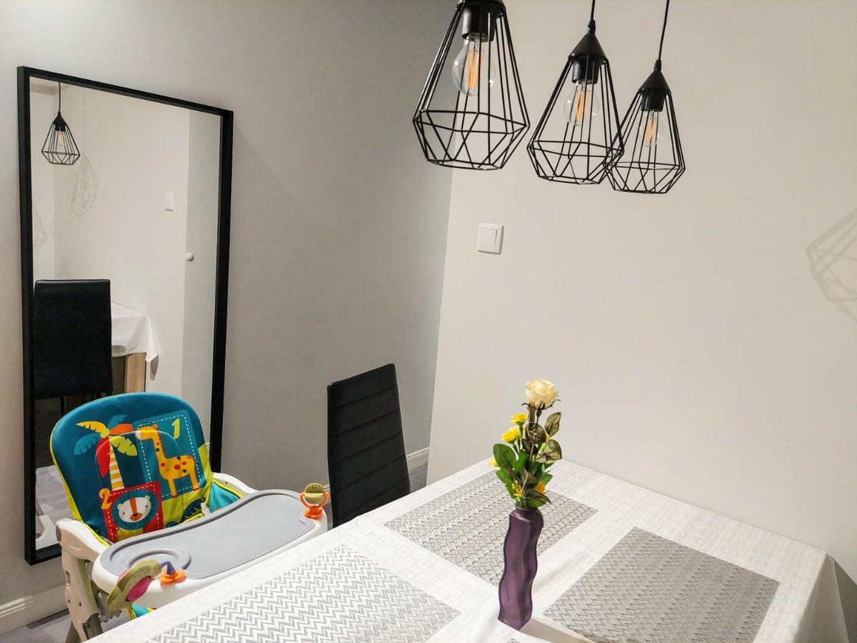 Aweshome City Apartment - 3 Bedrooms And Free Parking 德布勒森 外观 照片