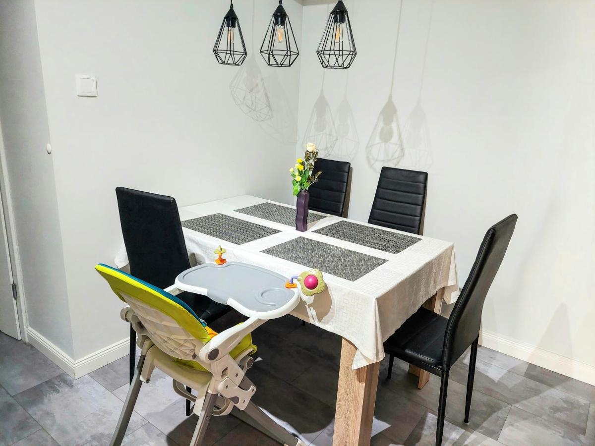 Aweshome City Apartment - 3 Bedrooms And Free Parking 德布勒森 外观 照片