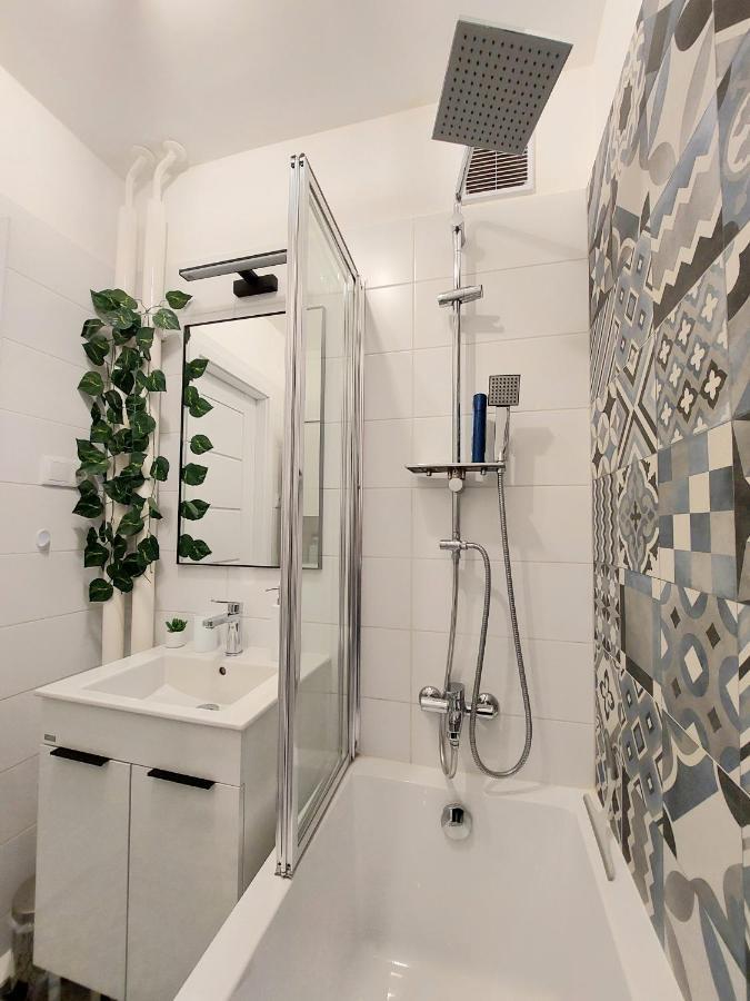 Aweshome City Apartment - 3 Bedrooms And Free Parking 德布勒森 外观 照片