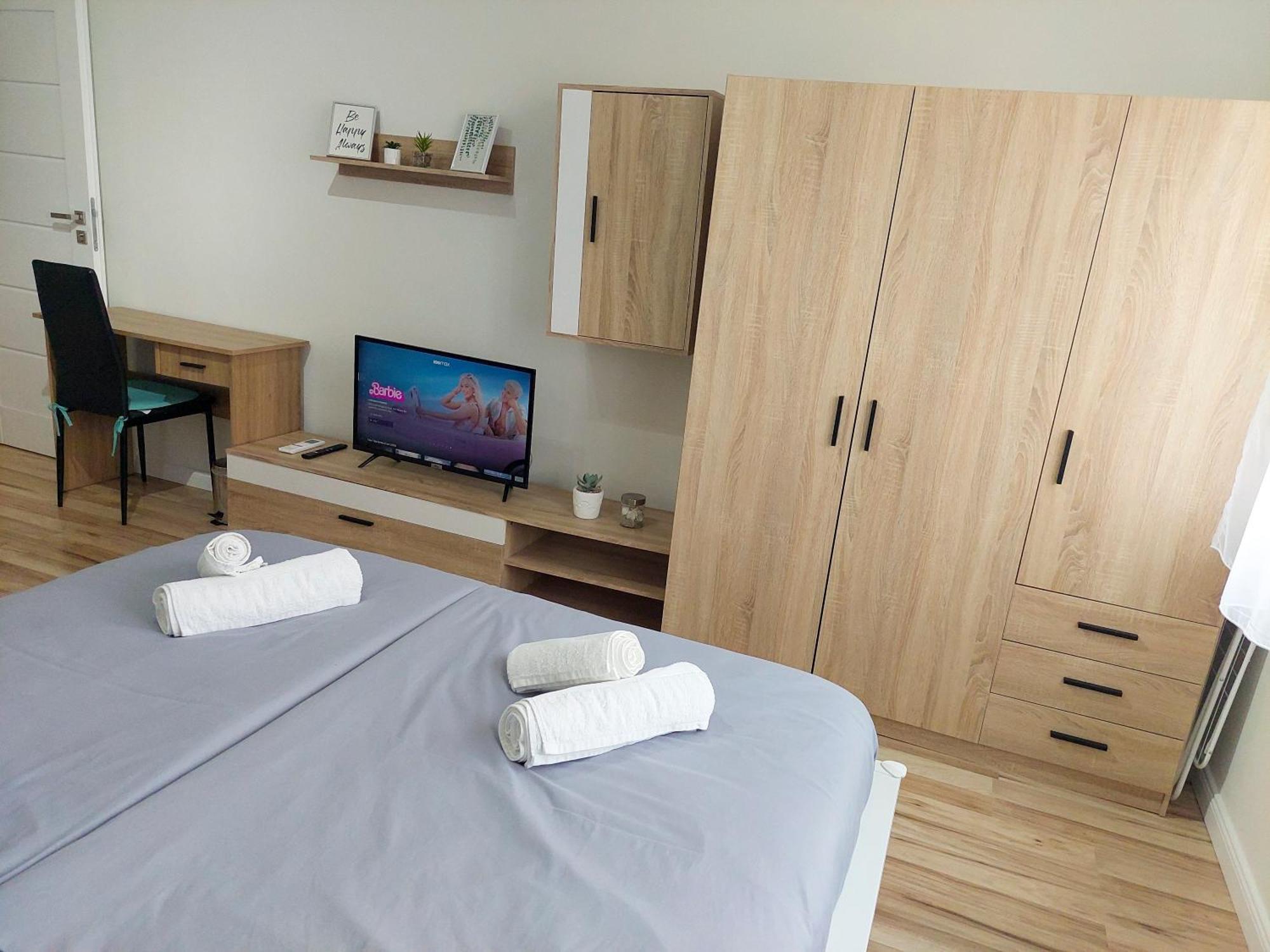 Aweshome City Apartment - 3 Bedrooms And Free Parking 德布勒森 外观 照片