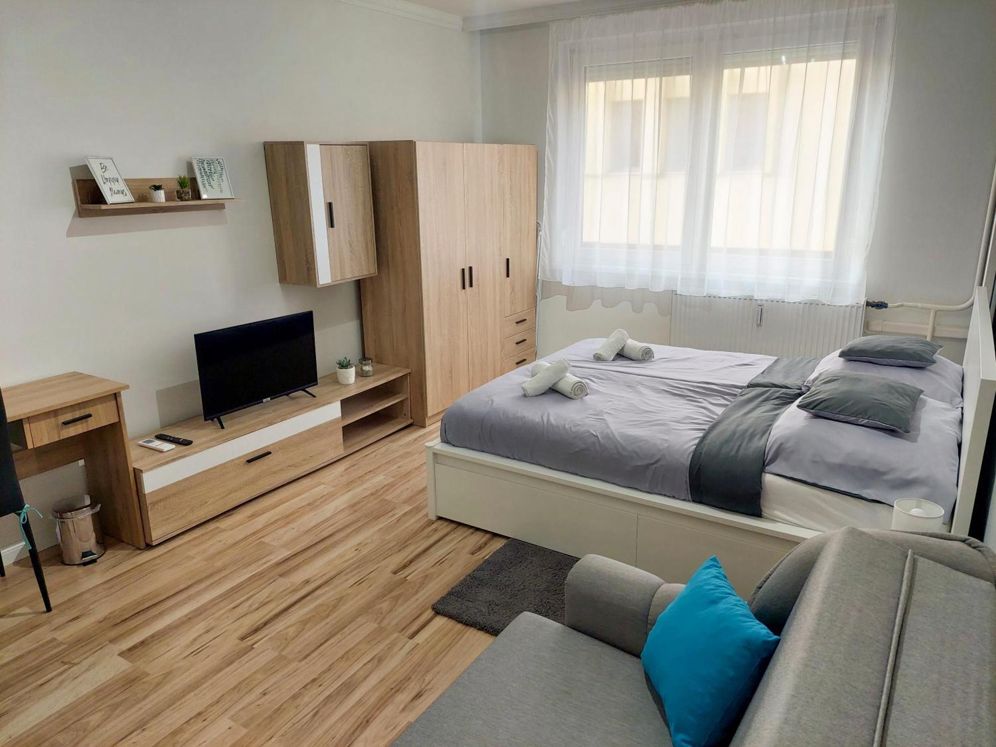 Aweshome City Apartment - 3 Bedrooms And Free Parking 德布勒森 外观 照片