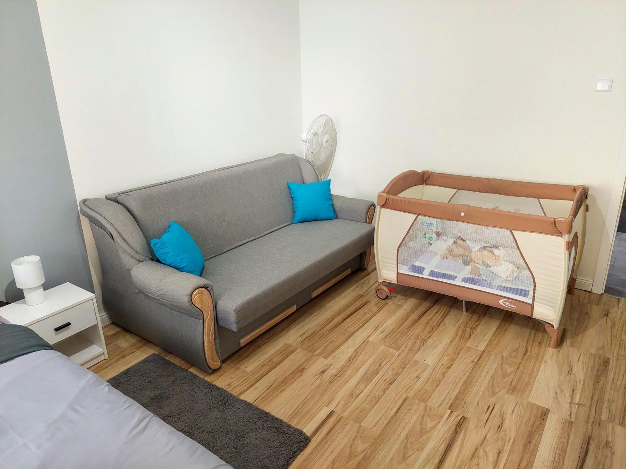 Aweshome City Apartment - 3 Bedrooms And Free Parking 德布勒森 外观 照片