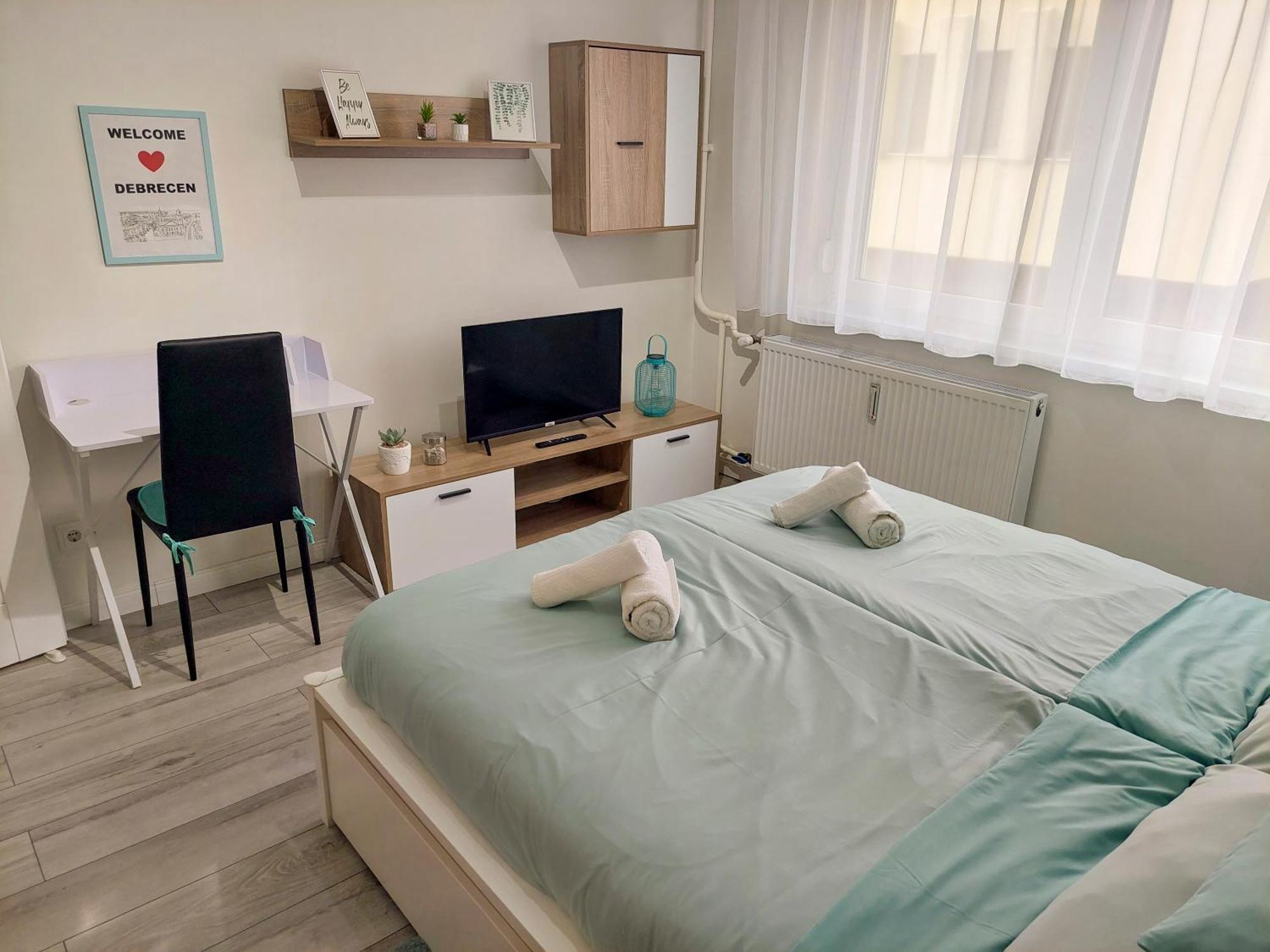 Aweshome City Apartment - 3 Bedrooms And Free Parking 德布勒森 外观 照片