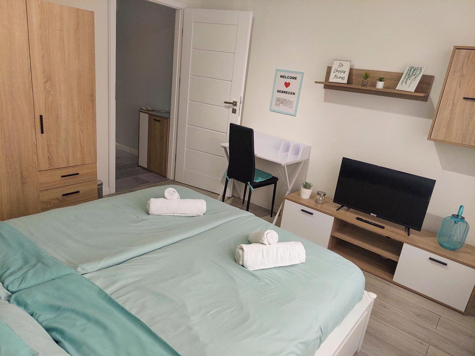 Aweshome City Apartment - 3 Bedrooms And Free Parking 德布勒森 外观 照片