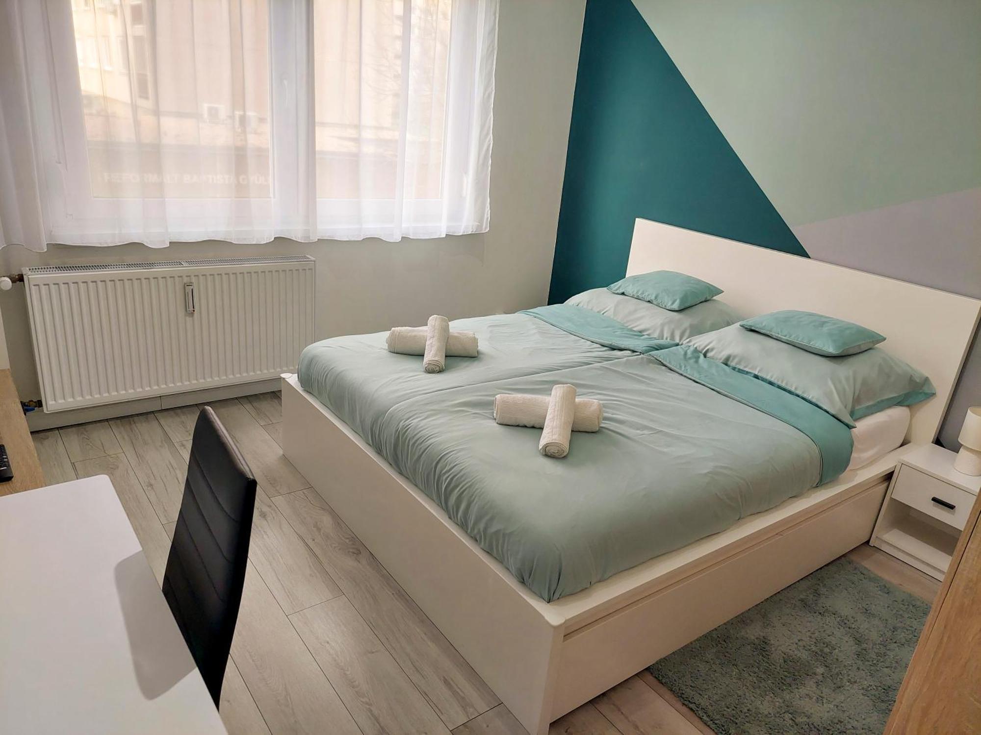Aweshome City Apartment - 3 Bedrooms And Free Parking 德布勒森 外观 照片